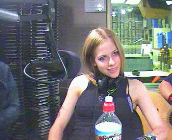 AVRIL LAVIGNE A LA RADIO